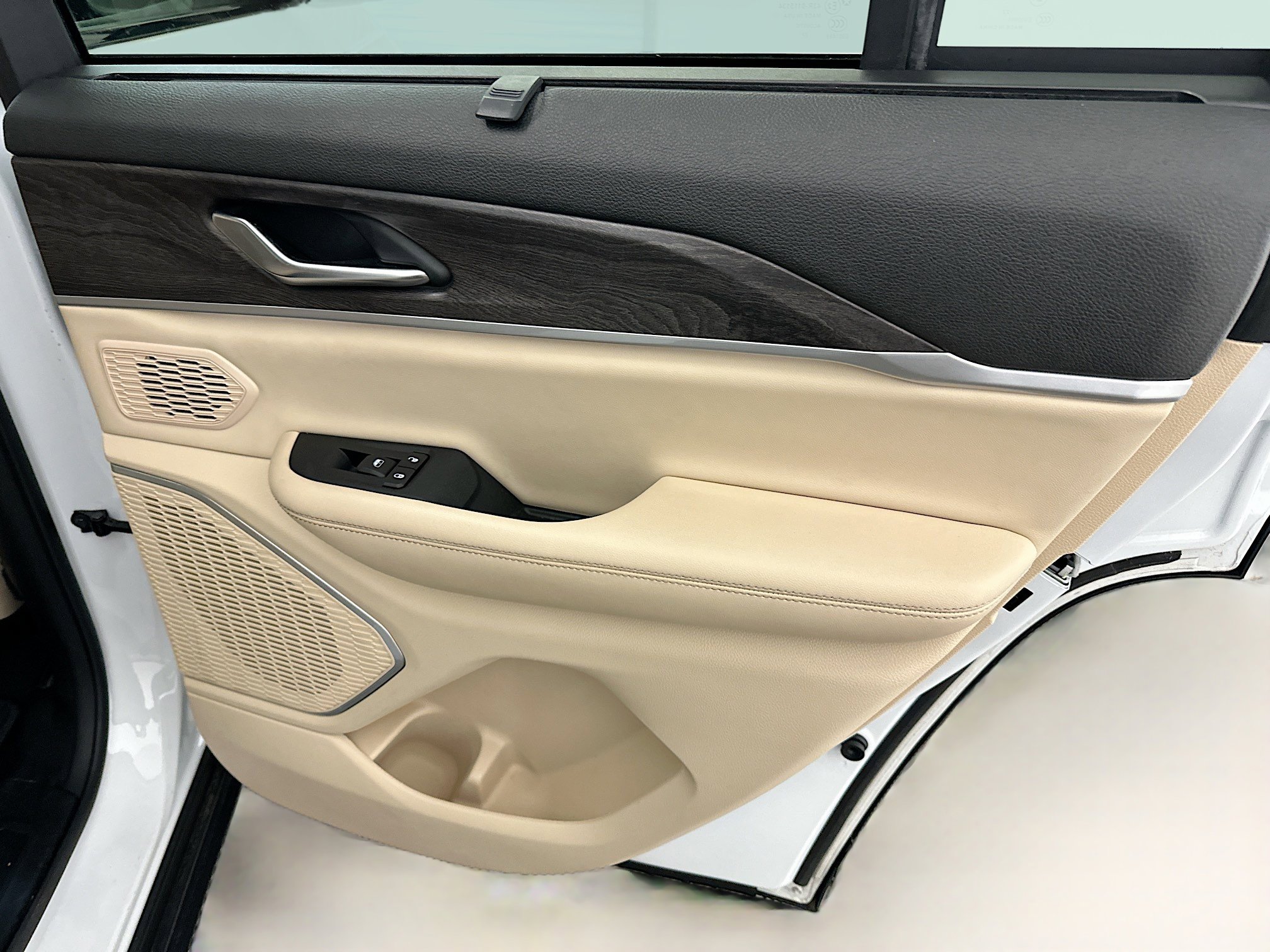 Used 2023 Jeep Grand Cherokee 4WD 4xe w/ Luxury Tech Group II image 33