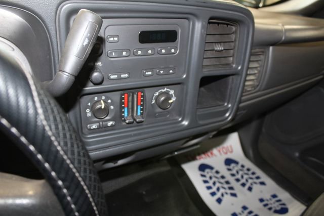 Used 2005 Chevrolet Silverado 2500 W/T w/ Skid Plate Package AWD/4WD image 18