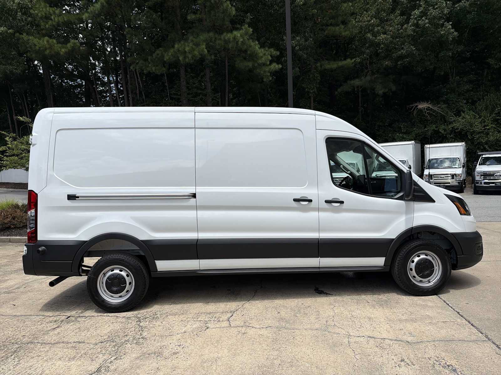 New 2026 Ford Transit 250 148 Medium Roof w/ Load Area Protection Package RWD image 8