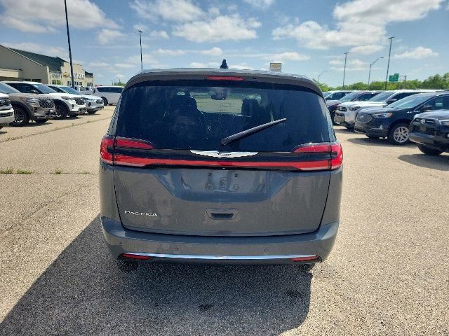 Used 2023 Chrysler Pacifica Touring-L FWD image 22