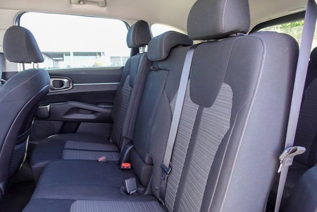 Used 2022 Kia Sorento LX image 11