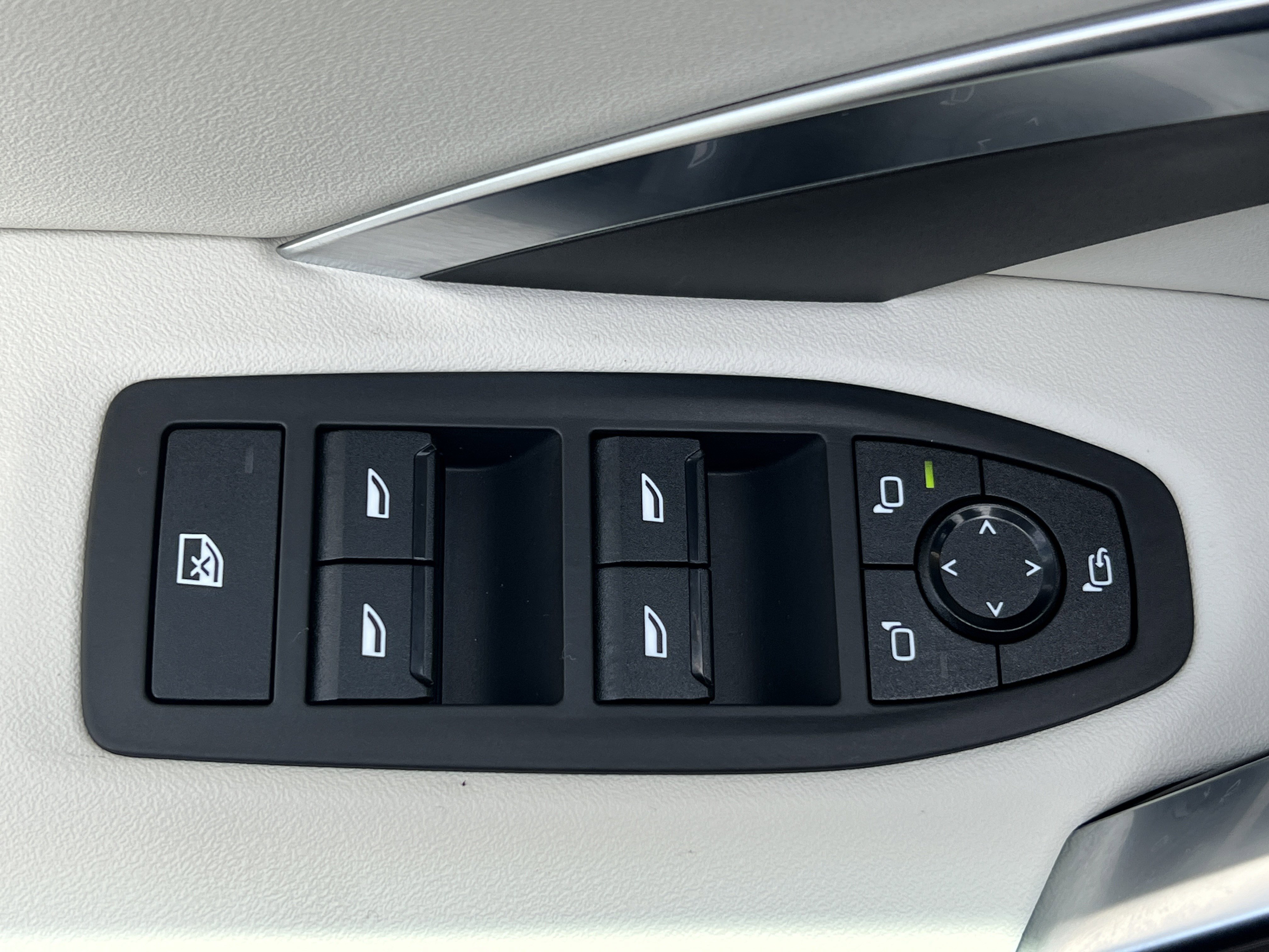 New 2026 BMW X1 xDrive28i w/ Convenience Package image 16