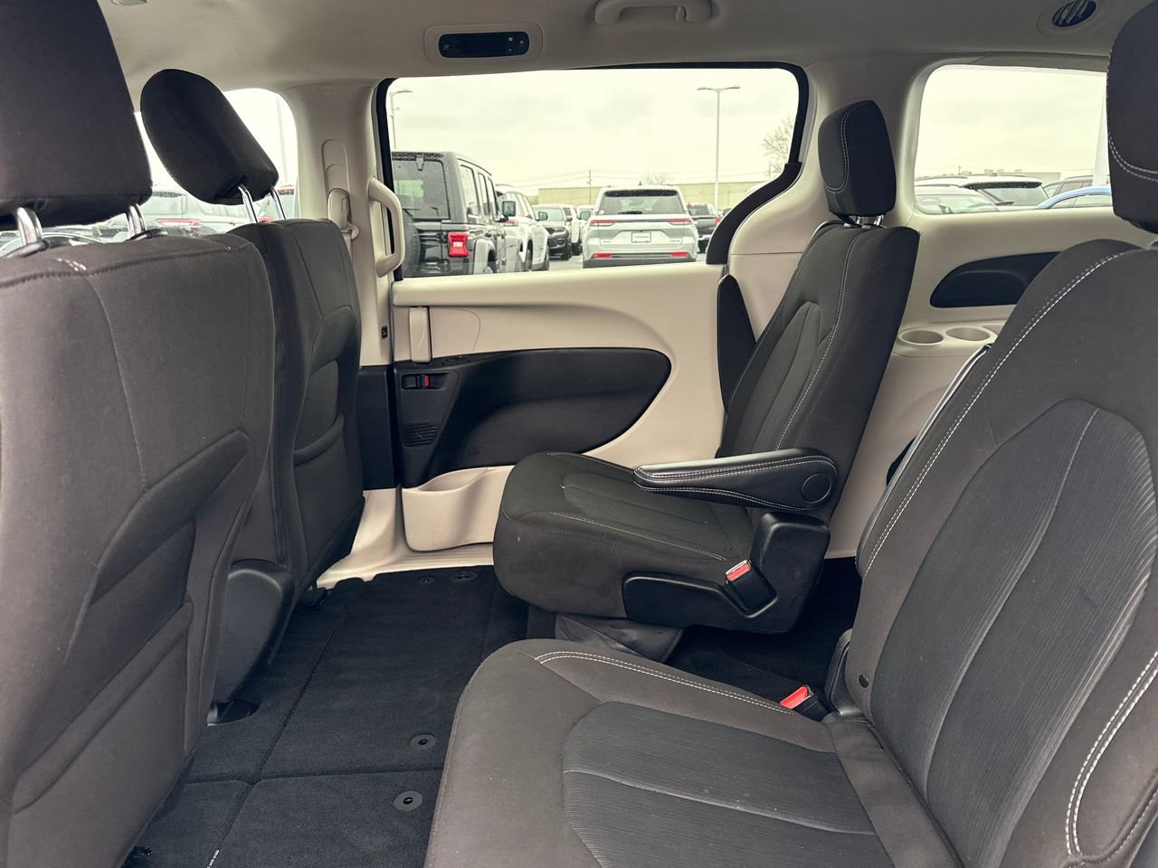 Used 2024 Chrysler Voyager LX image 15