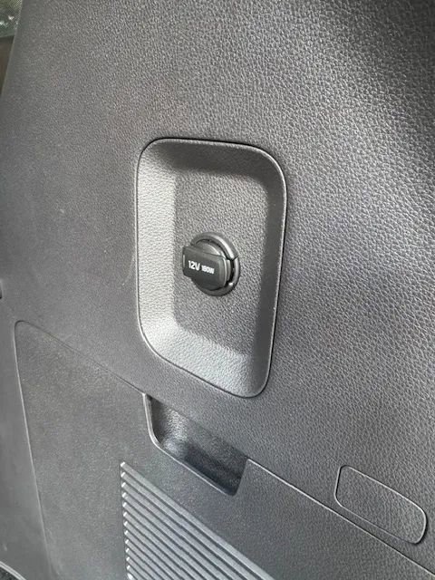 Used 2024 Kia Carnival EX image 11