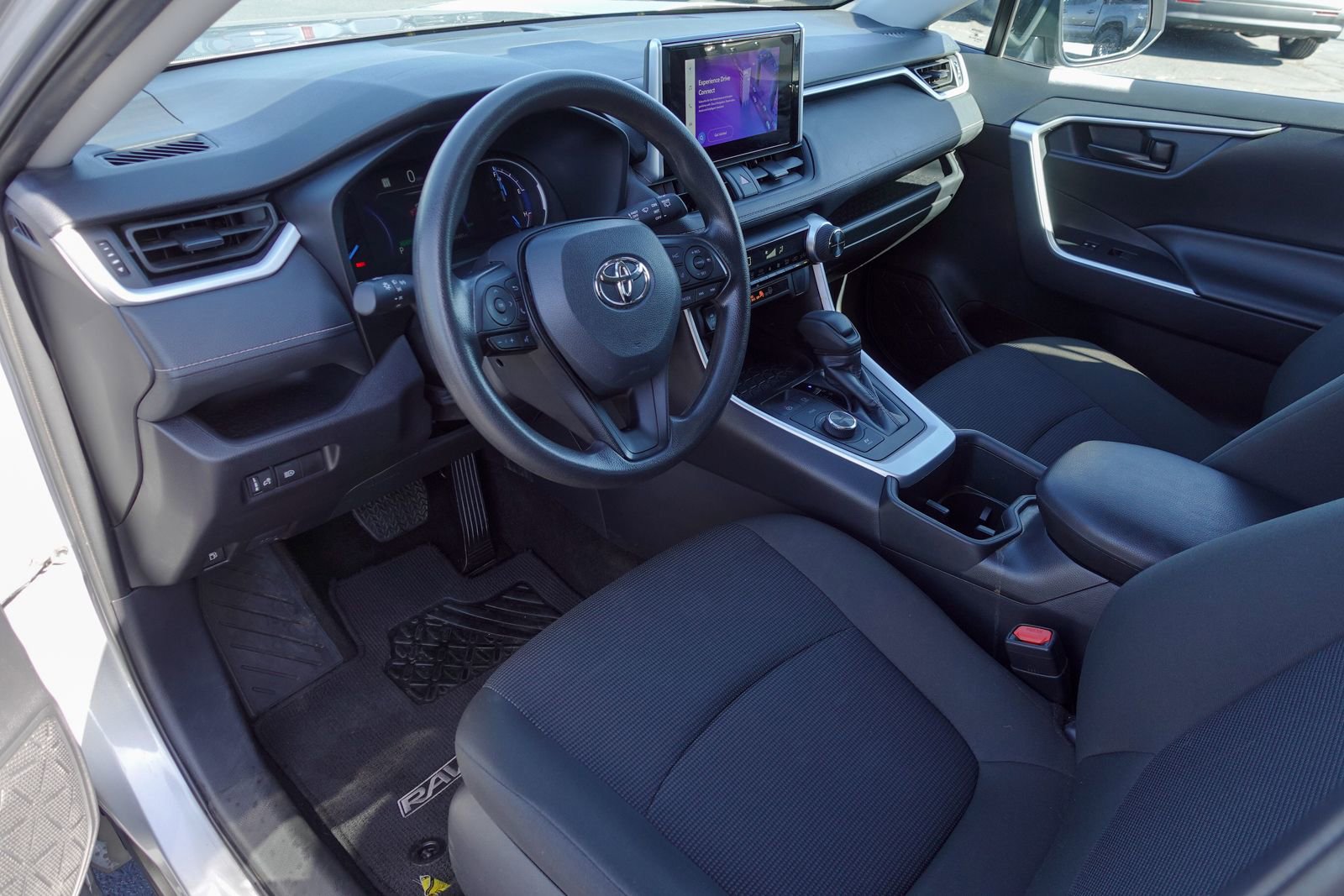 Used 2024 Toyota RAV4 LE AWD/4WD image 9