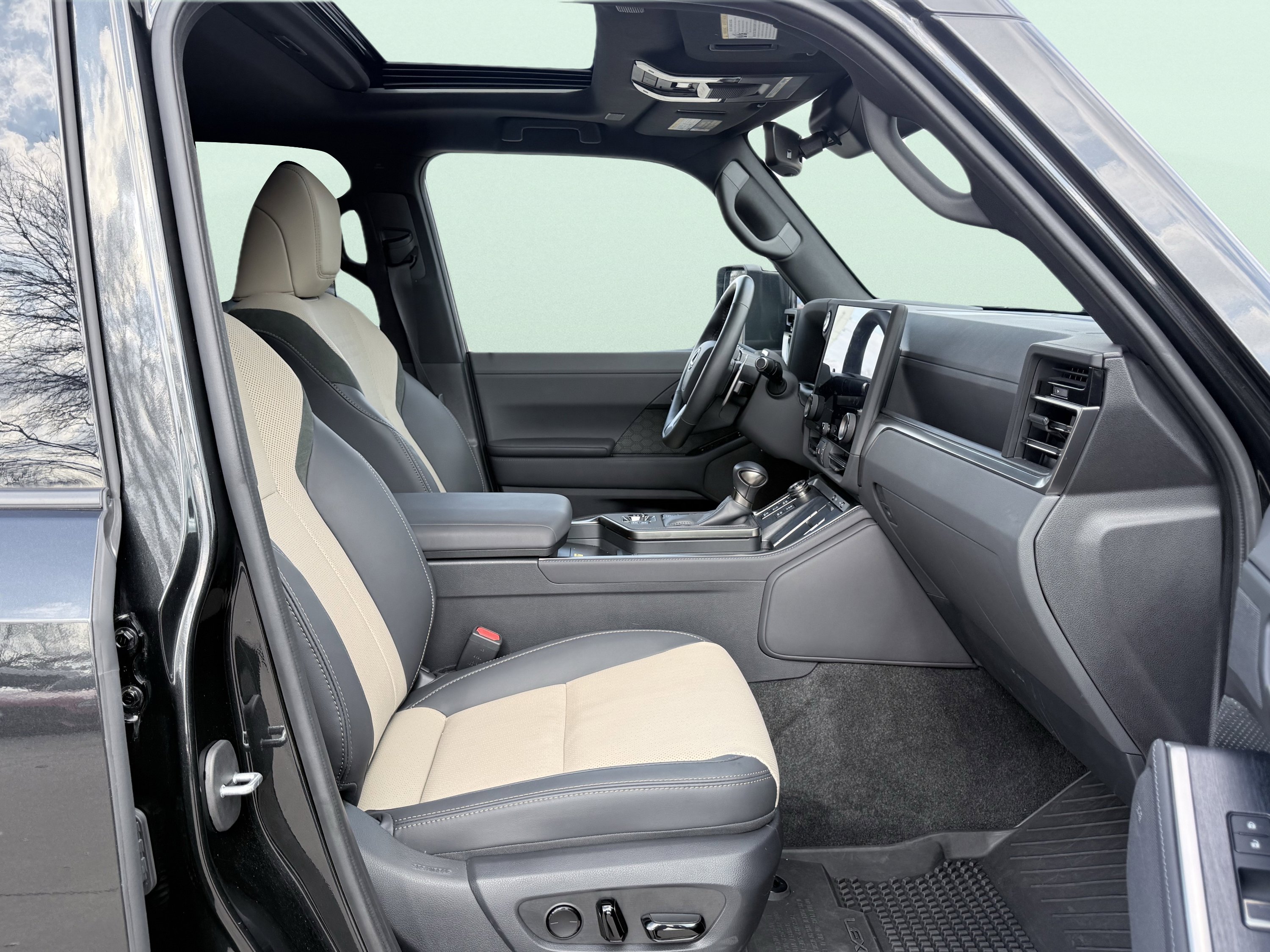 Used 2024 Lexus GX 550 image 27