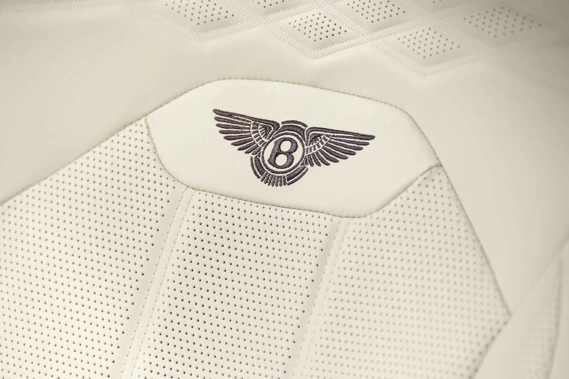 Used 2023 Bentley Bentayga Extended Wheelbase AWD/4WD image 68