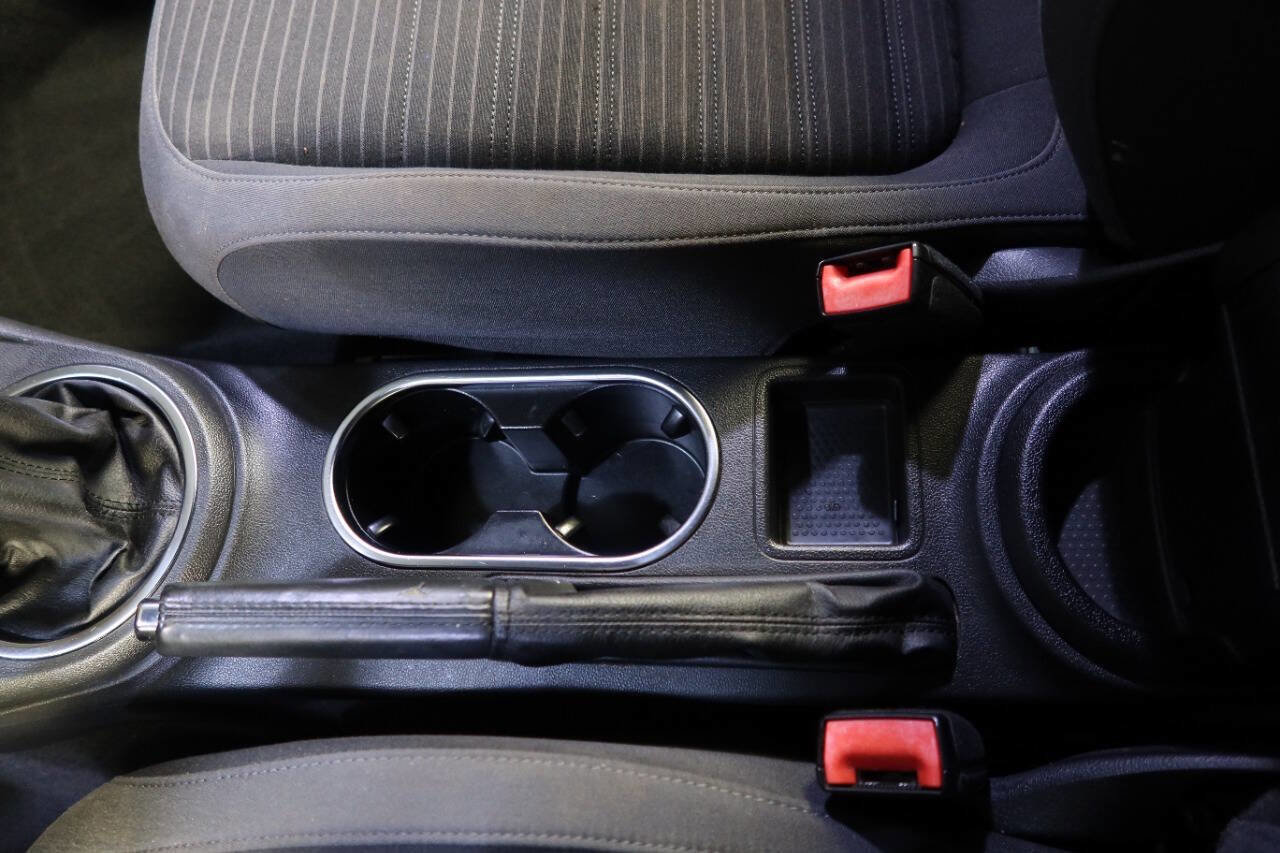 Used 2013 Volkswagen Beetle 2.0T image 28