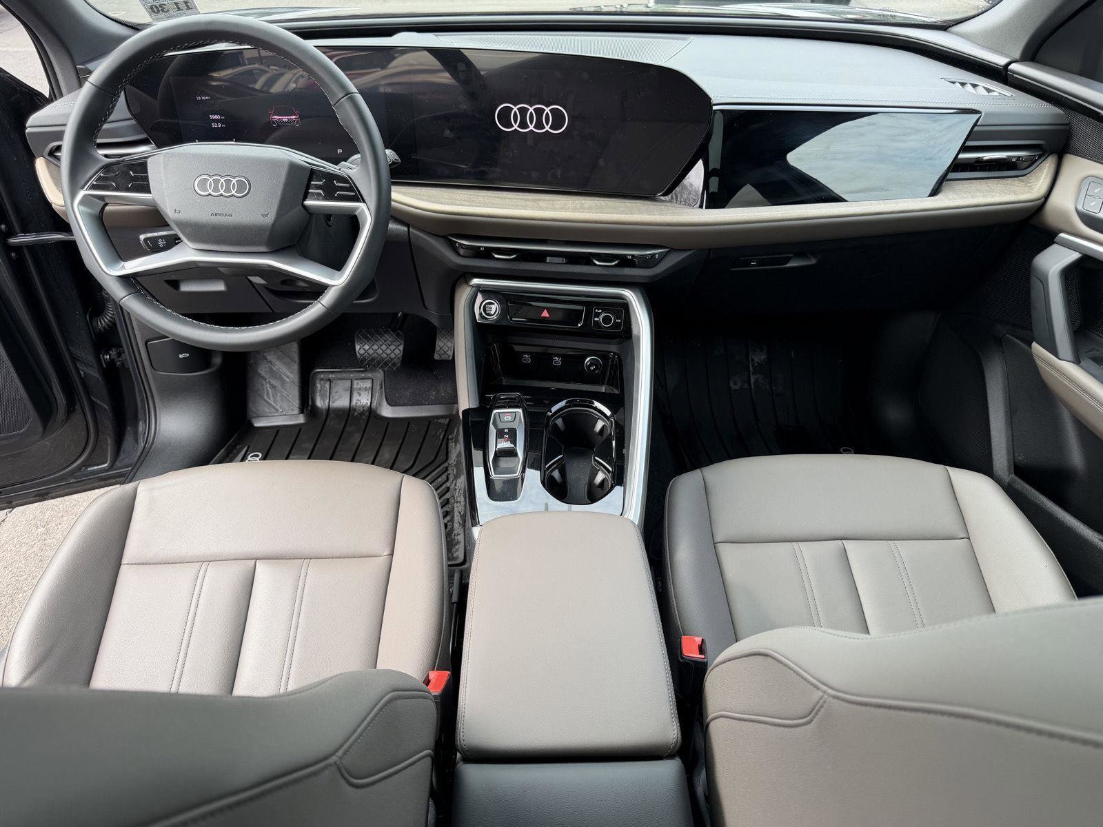 Used 2025 Audi Q5 Premium w/ Convenience Package image 16