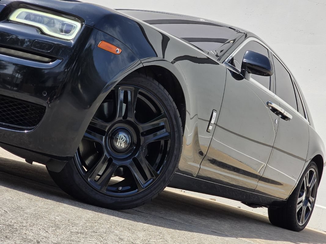 Used 2016 Rolls-Royce Ghost RWD image 9