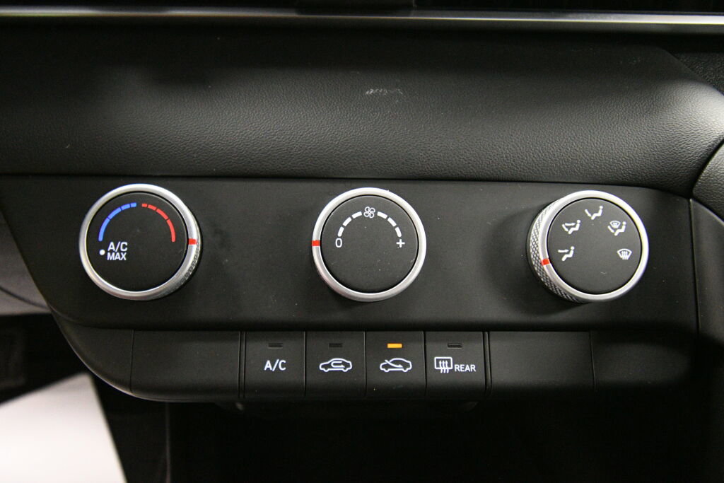 Used 2021 Hyundai Elantra SE image 16