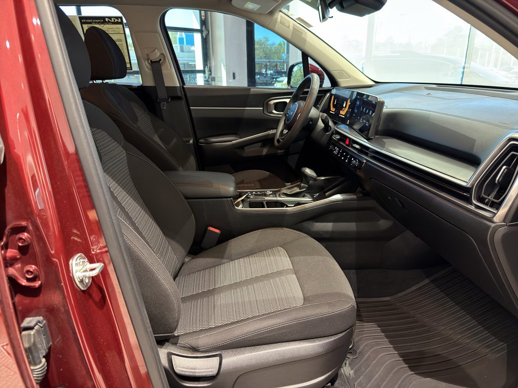 Certified 2024 Kia Sorento LX image 24