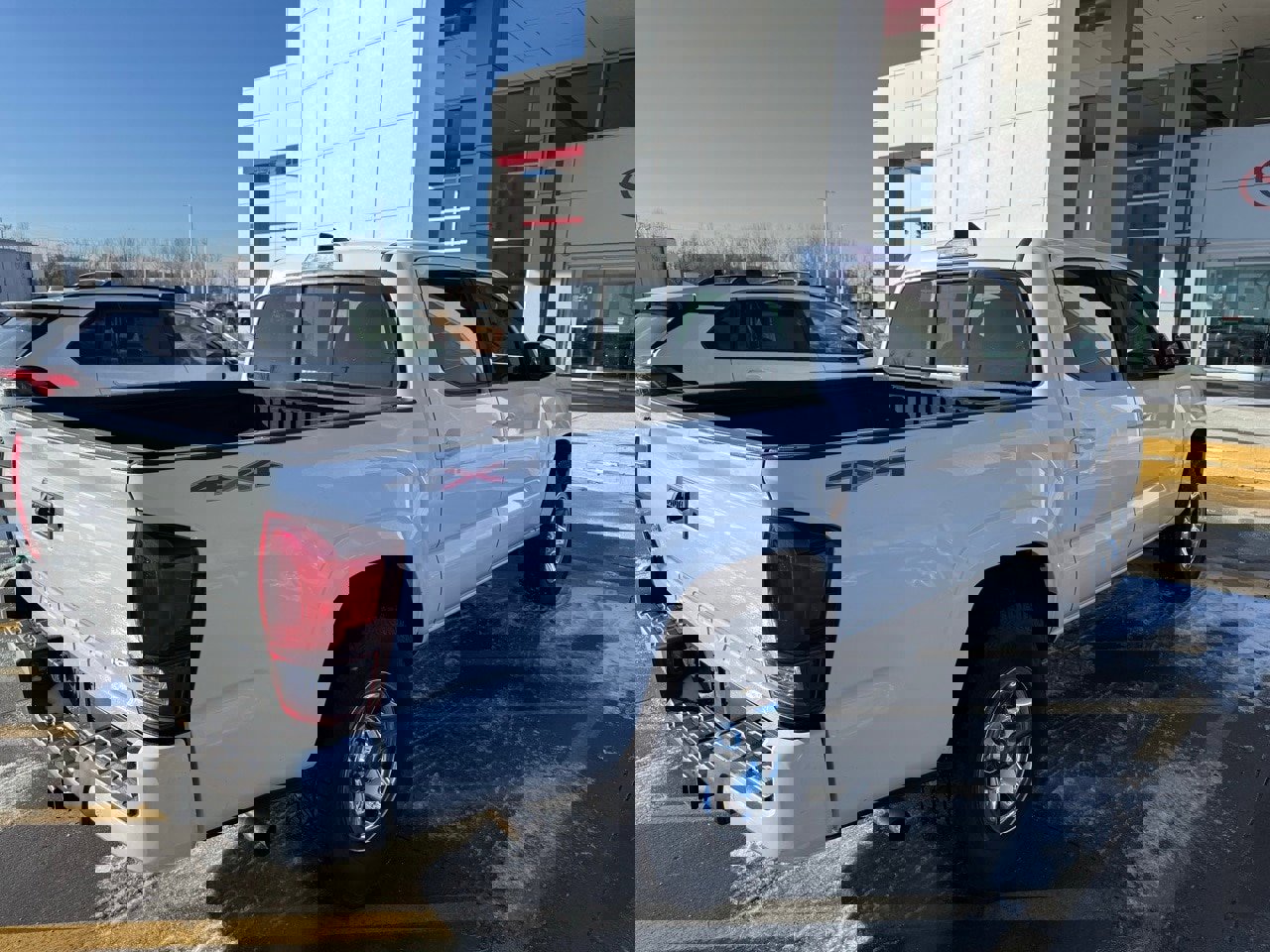 Used 2019 Toyota Tacoma SR image 6