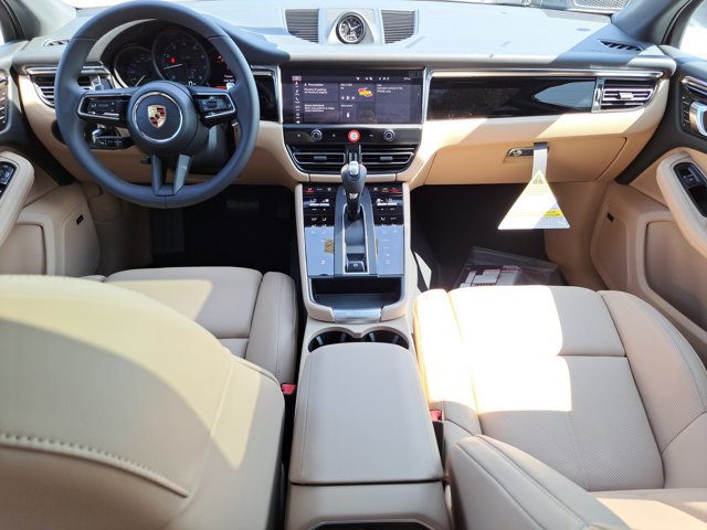 Certified 2025 Porsche Macan AWD/4WD image 16