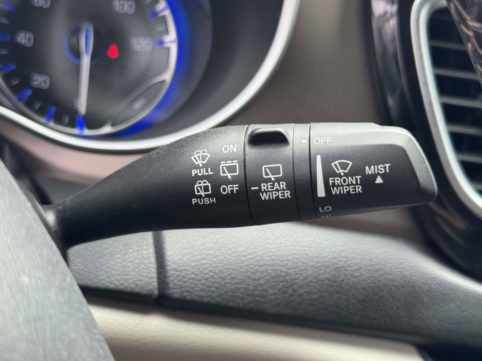 Used 2019 Chrysler Pacifica Touring-L FWD image 21