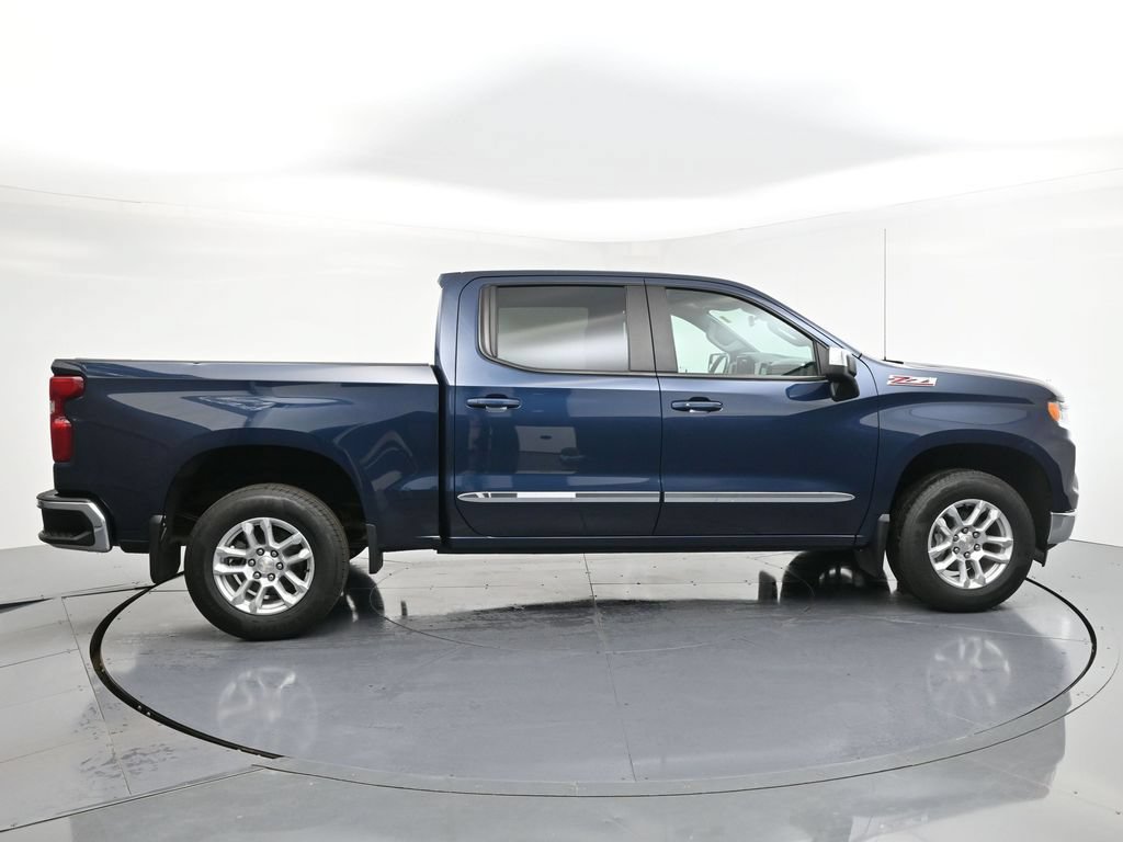 Used 2022 Chevrolet Silverado 1500 LT AWD/4WD image 4