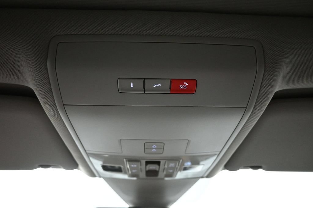 Used 2023 Volkswagen Atlas SEL Premium AWD/4WD image 17