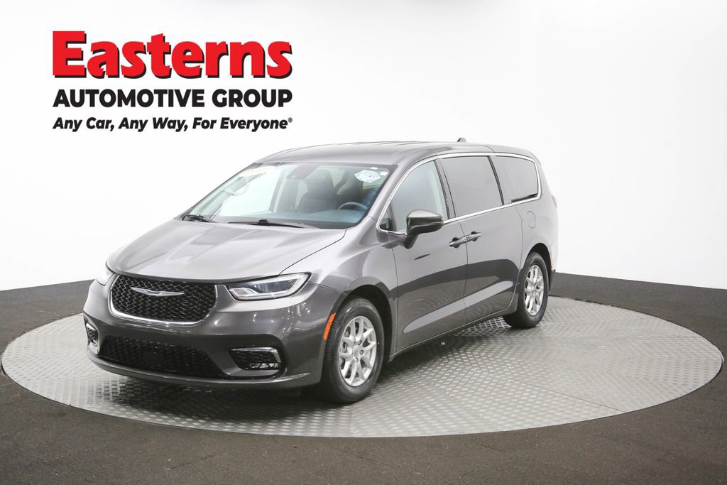 Used 2023 Chrysler Pacifica Touring-L FWD image 54