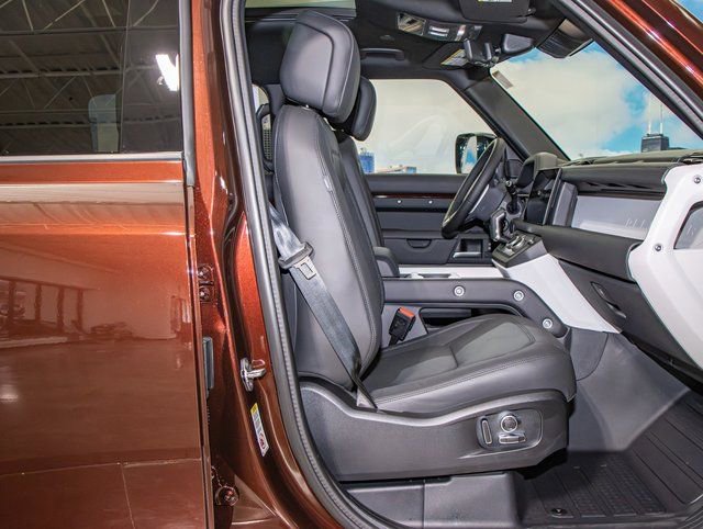 New 2025 Land Rover Defender 130 X-Dynamic SE image 21