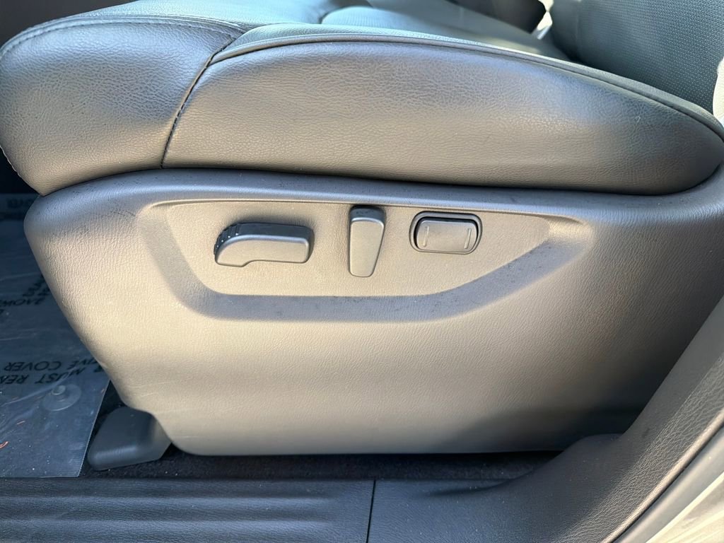 Used 2024 Nissan Armada SL w/ Captain's Chairs Package RWD image 15