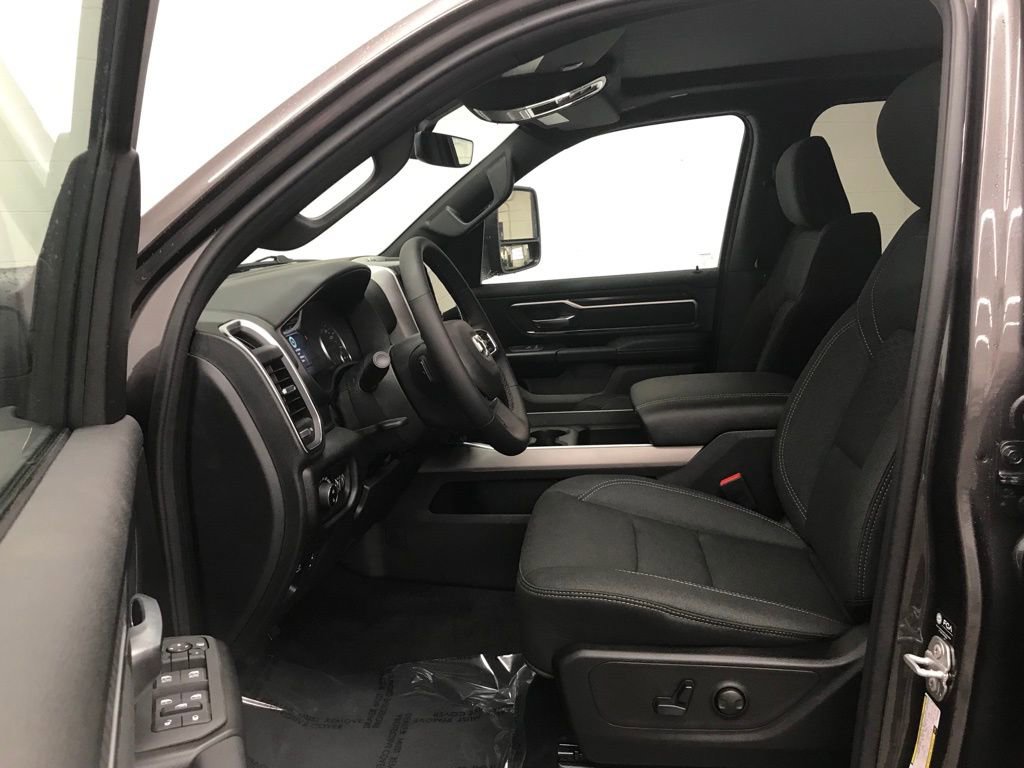 New 2026 RAM 1500 4x4 Crew Cab image 12