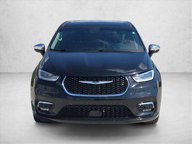 Used 2023 Chrysler Pacifica Limited FWD image 2