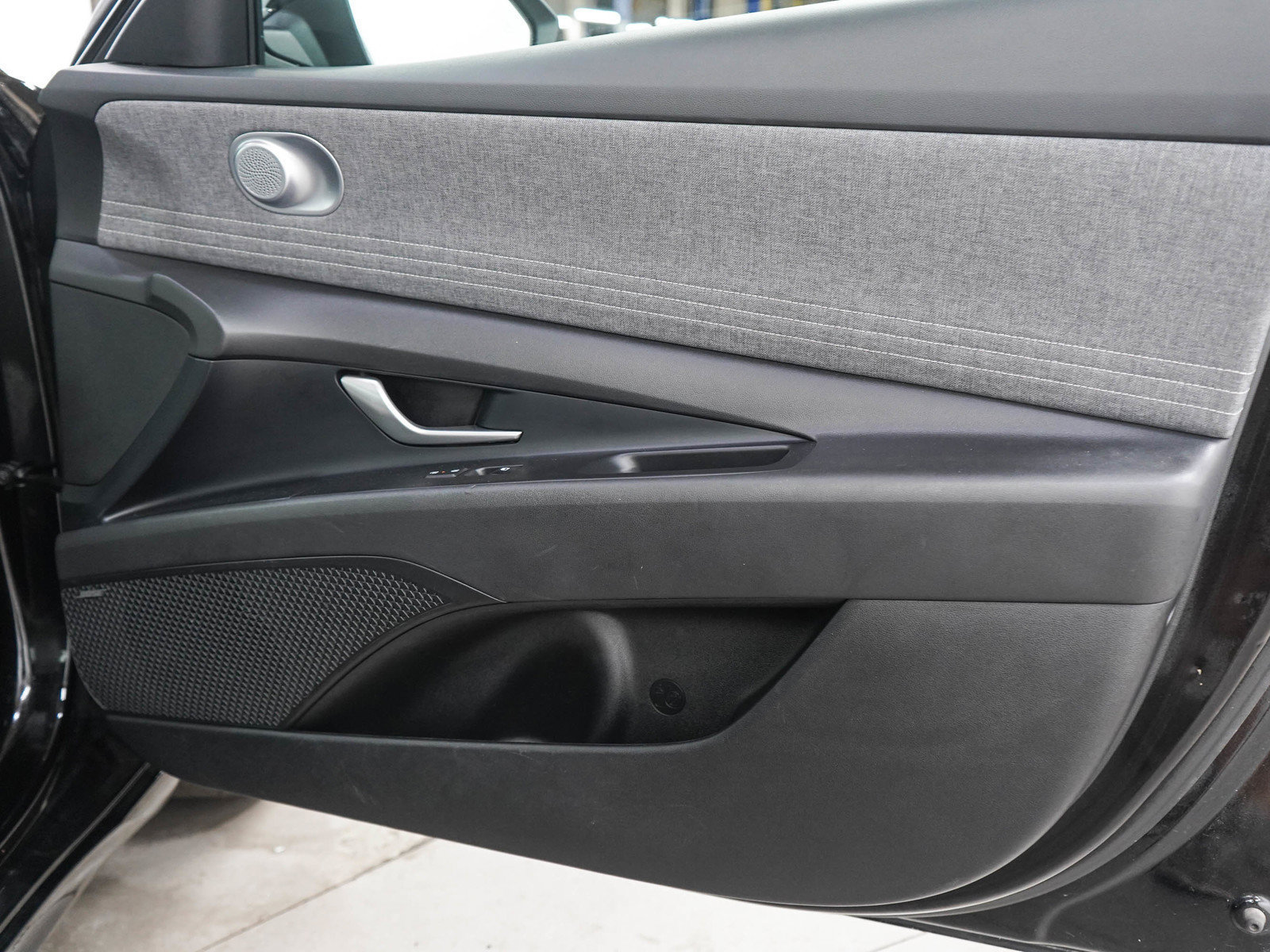 Used 2024 Hyundai Elantra Limited FWD image 9