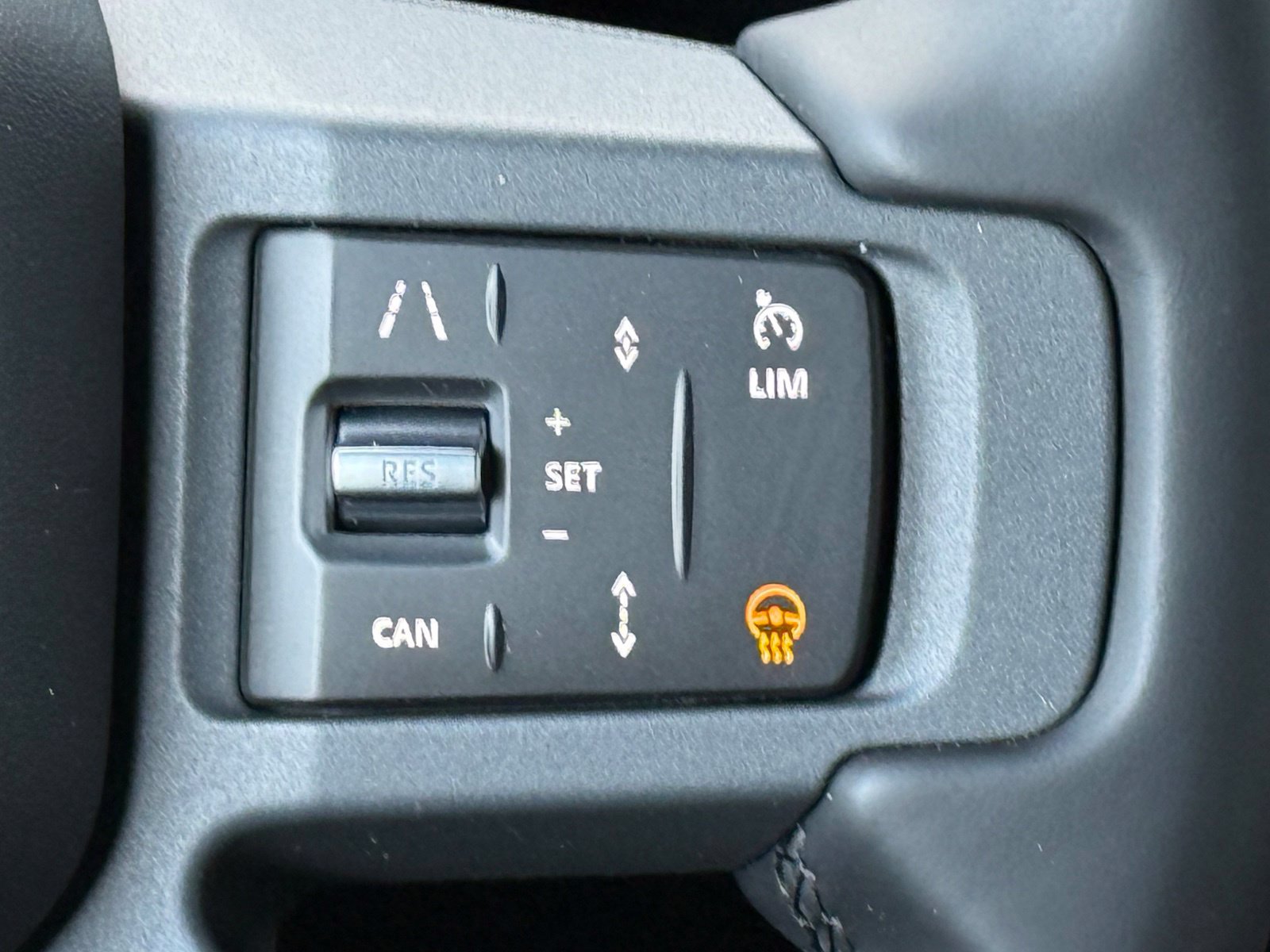 New 2026 Land Rover Defender 110 X-Dynamic SE AWD/4WD image 36
