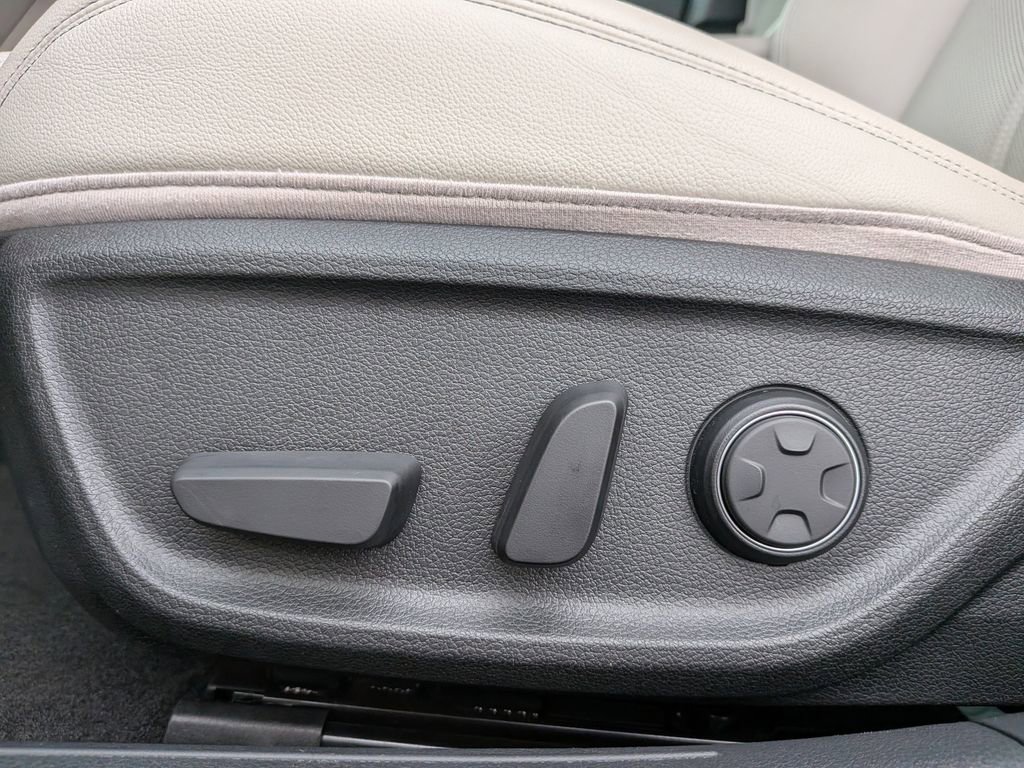 Used 2023 Genesis G70 2.0T image 14