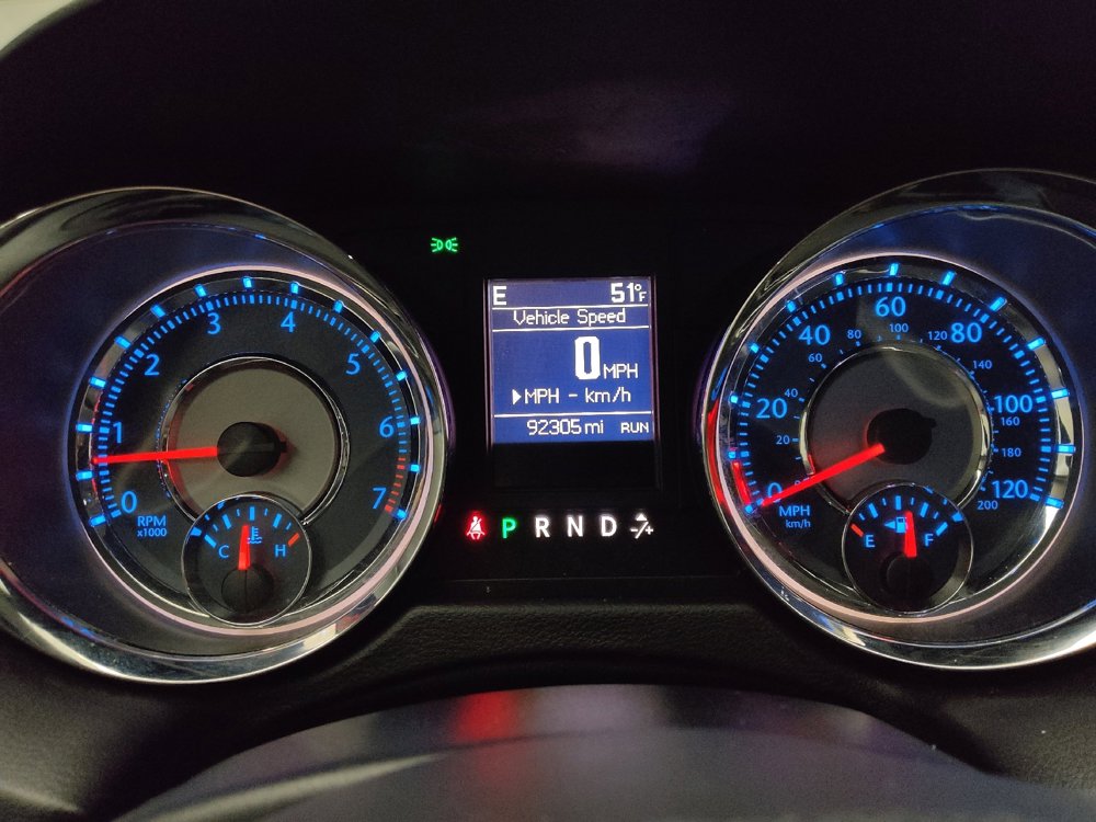 Used 2016 Chrysler Town & Country Touring image 23