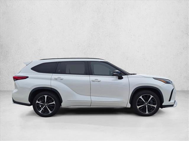 Used 2021 Toyota Highlander XSE FWD image 4