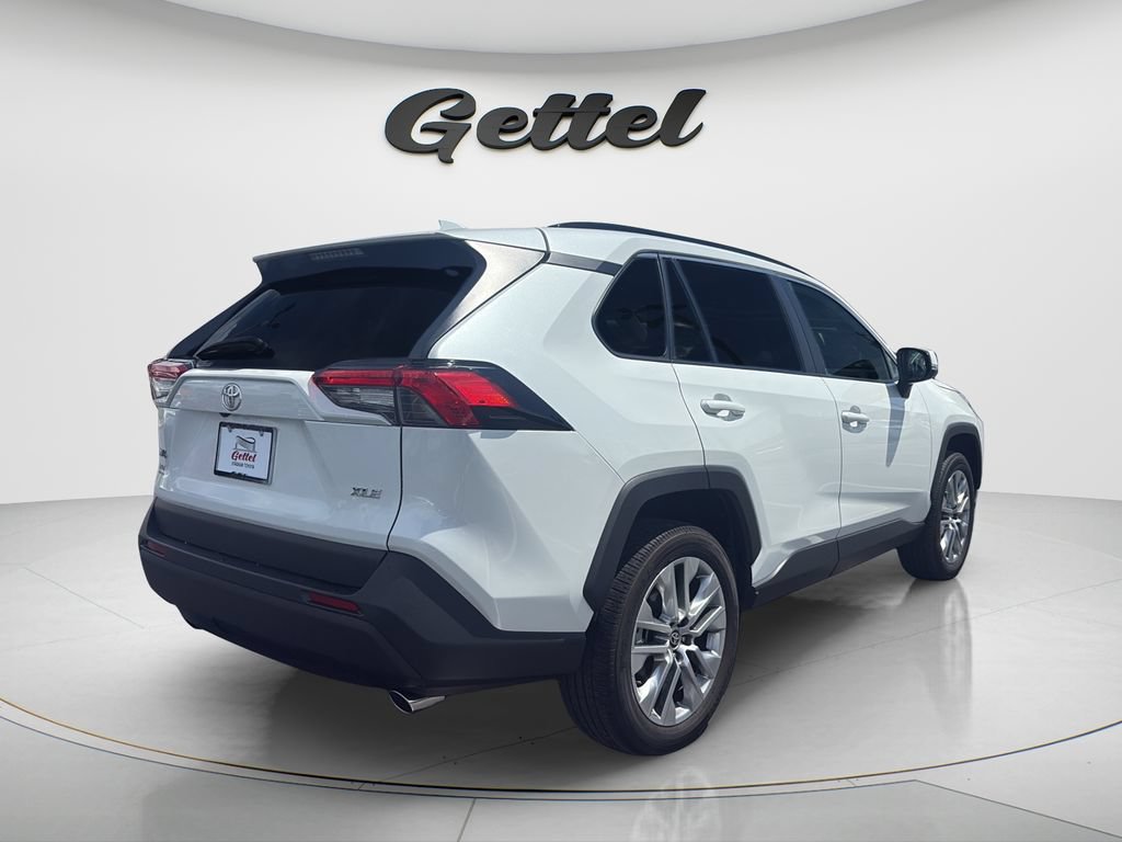 Used 2023 Toyota RAV4 XLE Premium FWD image 5