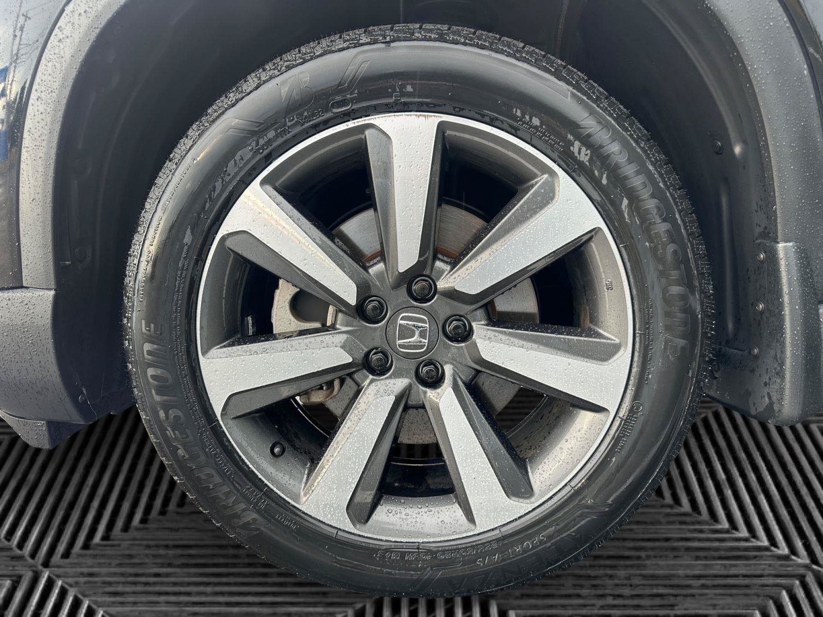 Used 2024 Honda Pilot Touring image 9