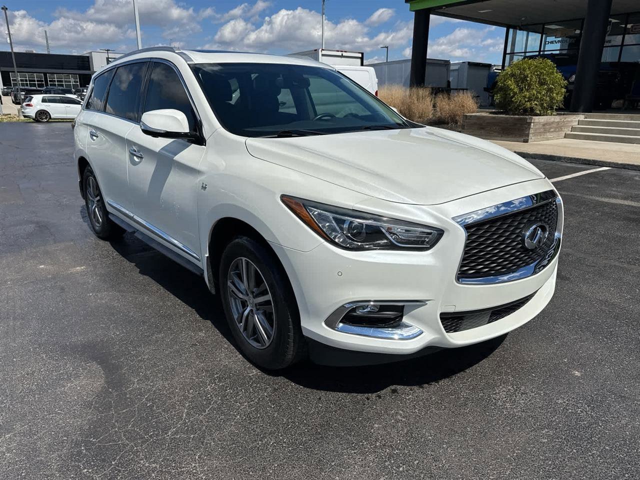 Used 2020 INFINITI QX60 Luxe w/ Essential Package image 2