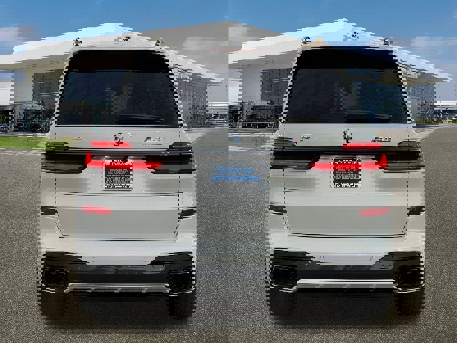 New 2026 BMW X7 M60i w/ Executive Package image 9