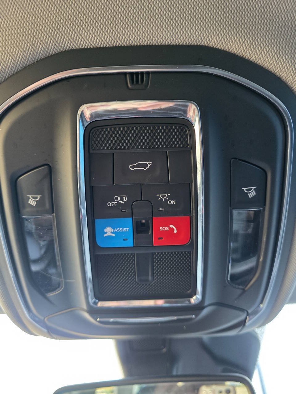 Used 2023 Jeep Grand Cherokee Limited w/ Black Appearance Package AWD/4WD image 16