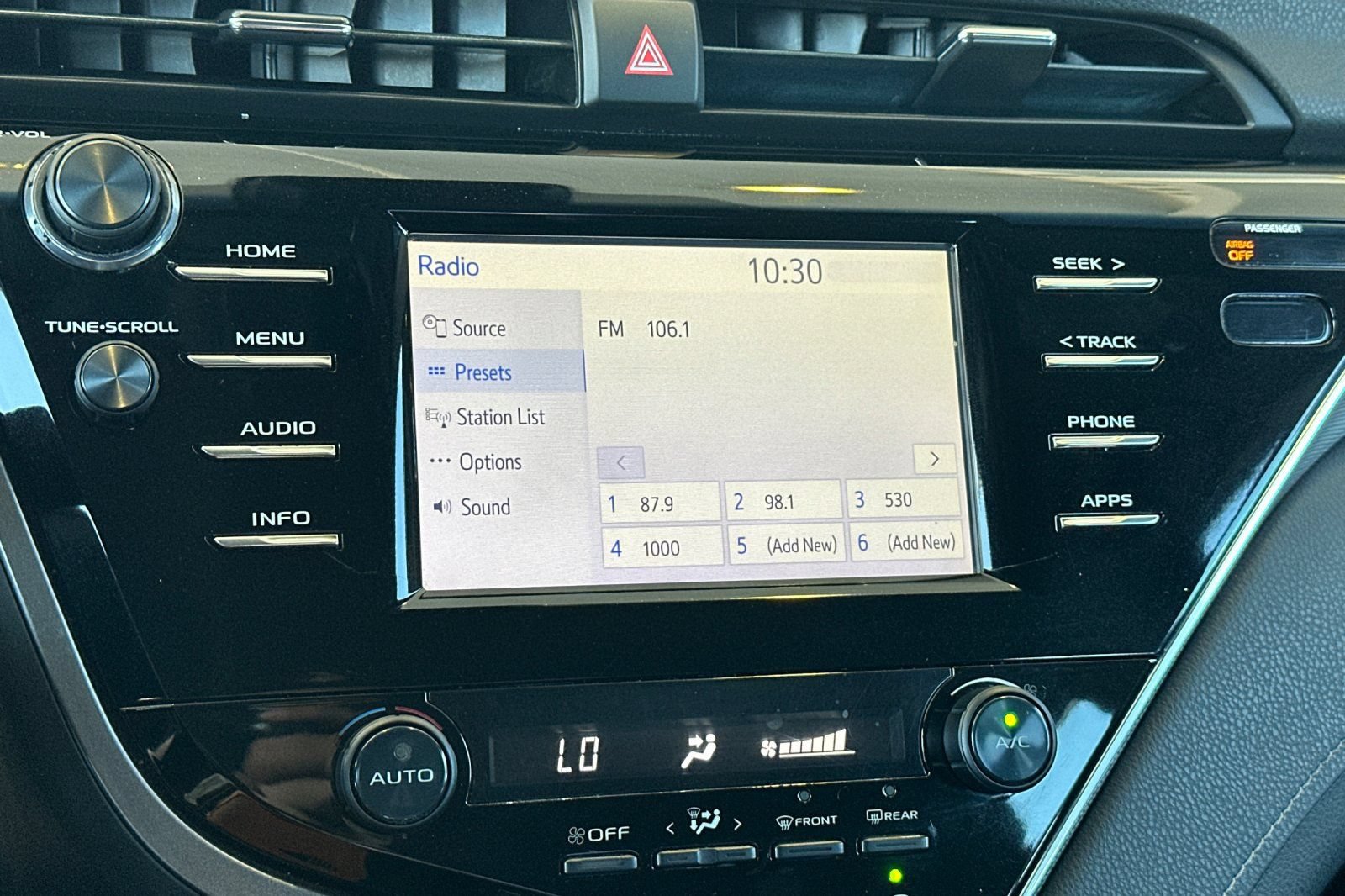 Used 2018 Toyota Camry SE FWD image 20