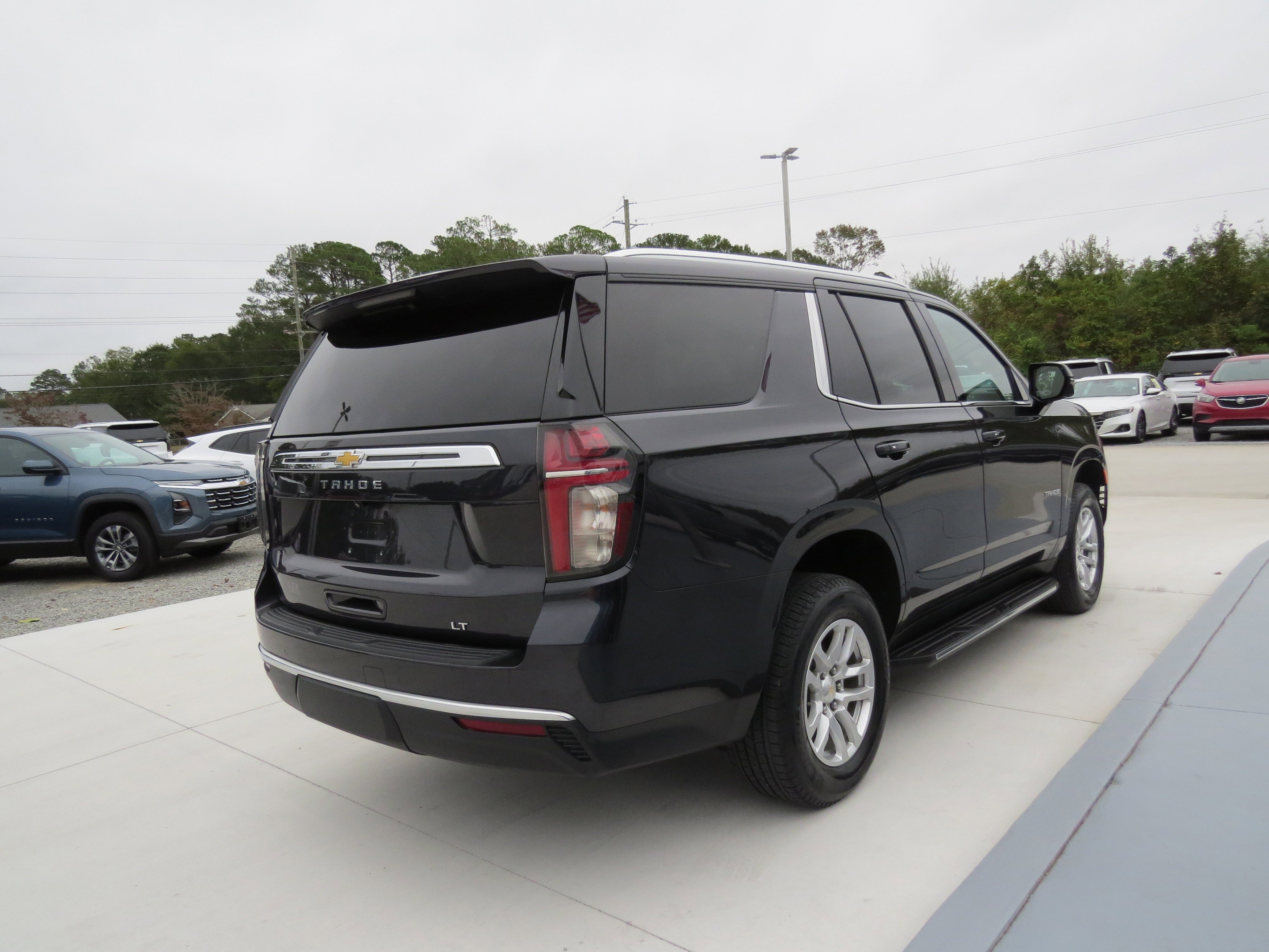 Used 2022 Chevrolet Tahoe LT w/ Luxury Package RWD image 5