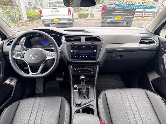Used 2024 Volkswagen Tiguan SE AWD/4WD image 11