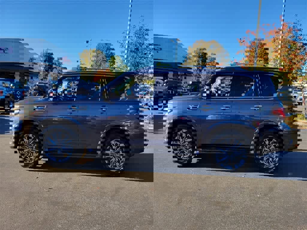 Used 2024 INFINITI QX80 Luxe image 2