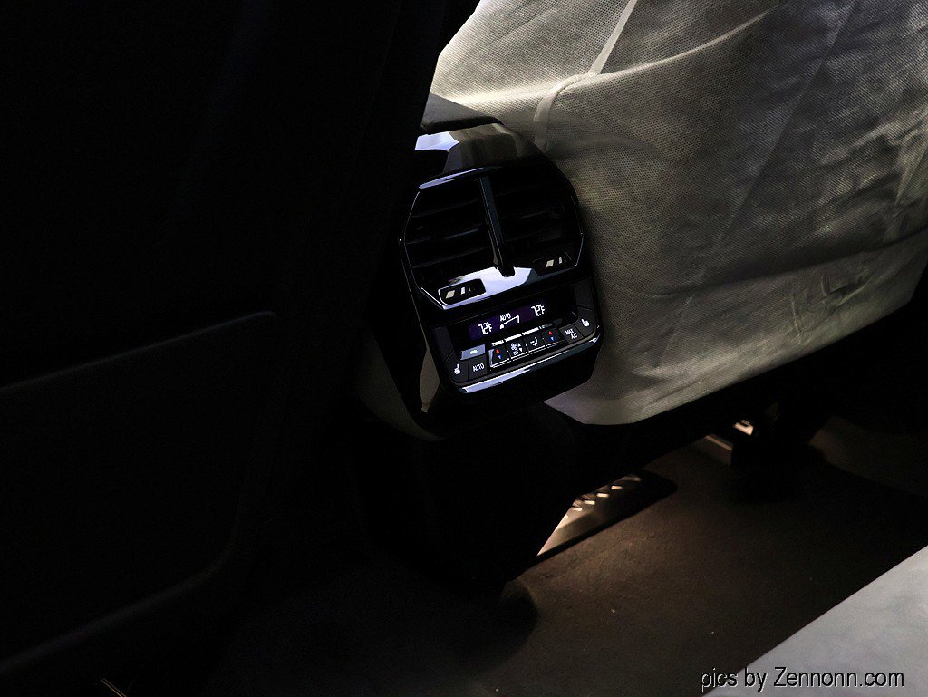 New 2026 BMW iX xDrive60 w/ M Sport Package image 15