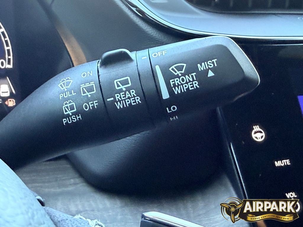 New 2026 Jeep Grand Cherokee Limited w/ Luxury Tech Group II AWD/4WD image 27