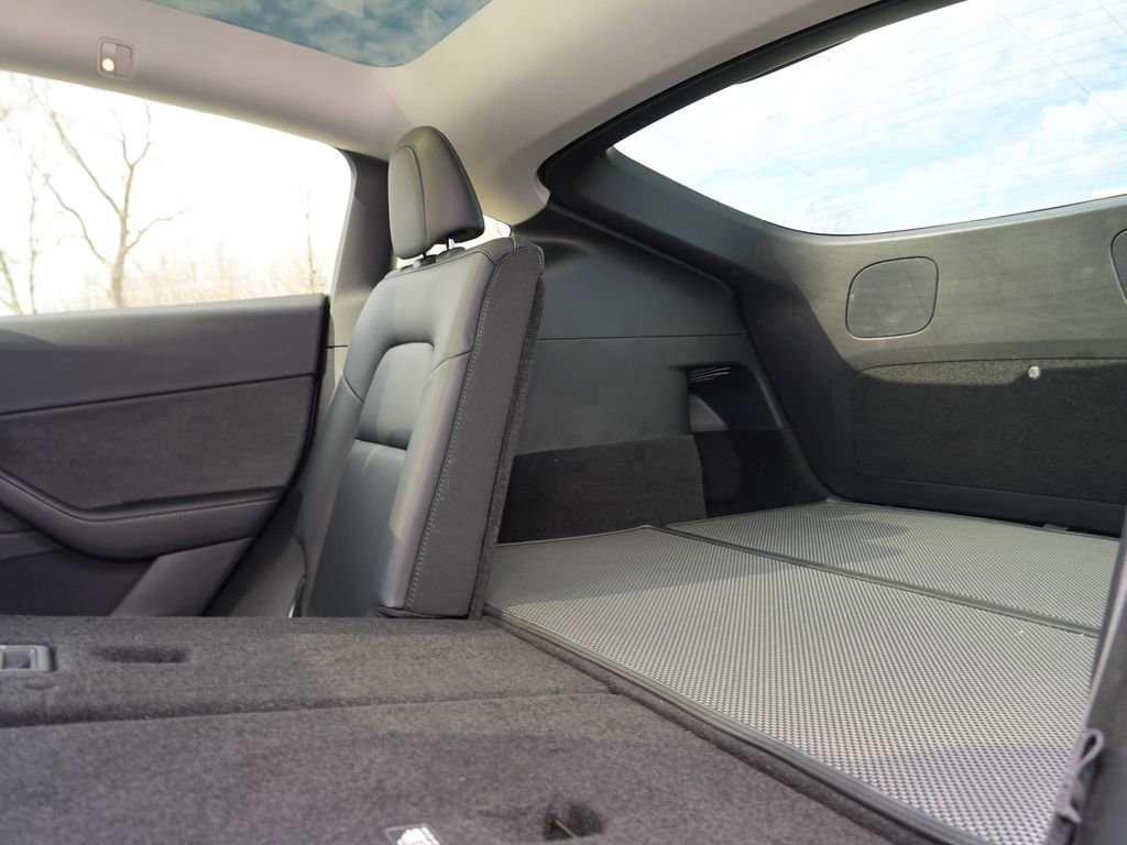 Used 2021 Tesla Model Y Long Range AWD/4WD image 25