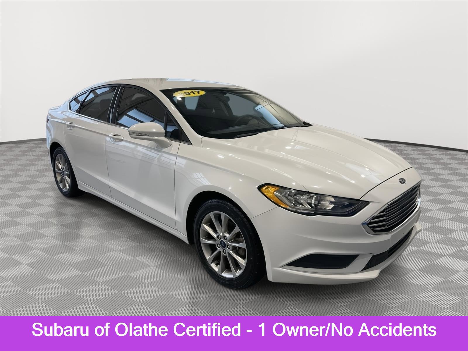 Used 2017 Ford Fusion SE w/ Fusion SE Technology Package FWD image 1