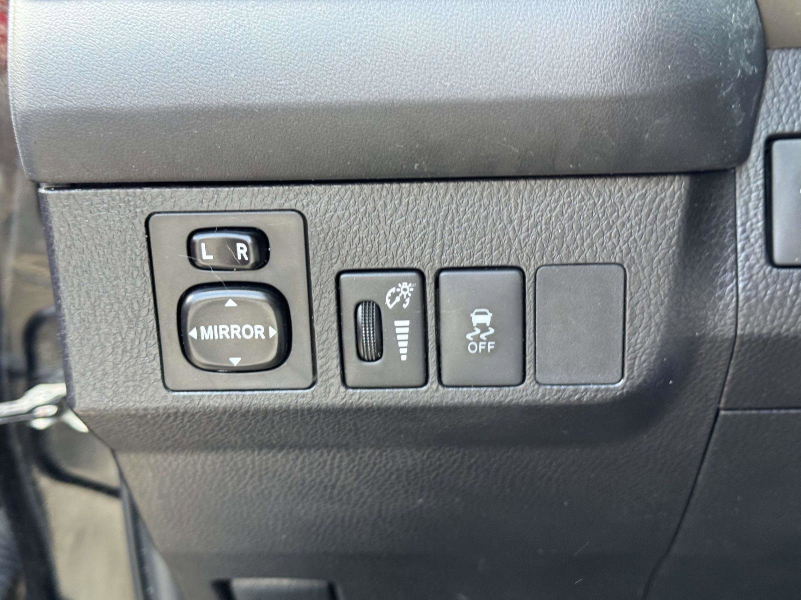 Used 2015 Toyota RAV4 LE image 17