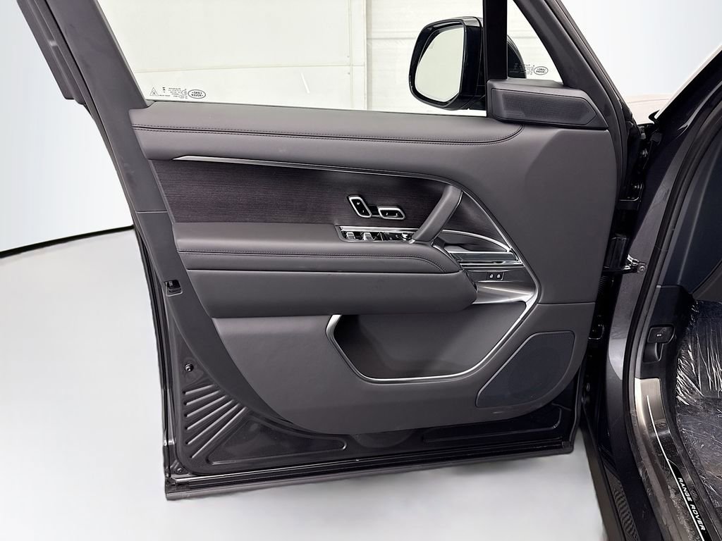 New 2026 Land Rover Range Rover SE image 24
