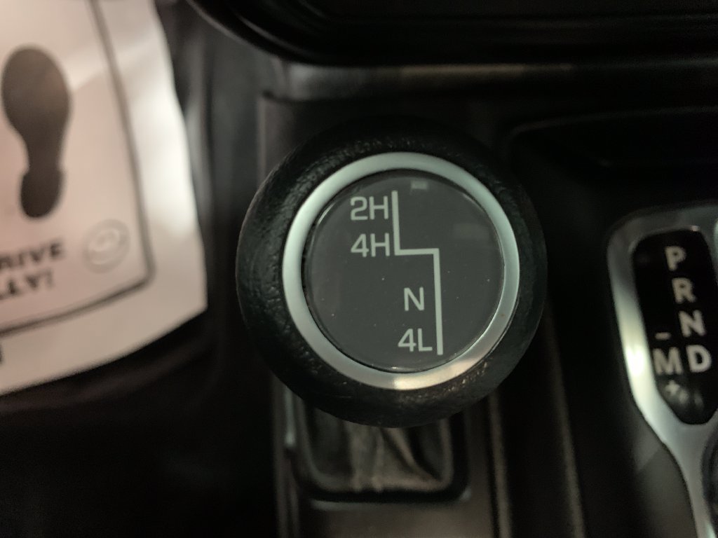 Used 2024 Jeep Wrangler Unlimited Sport AWD/4WD image 28
