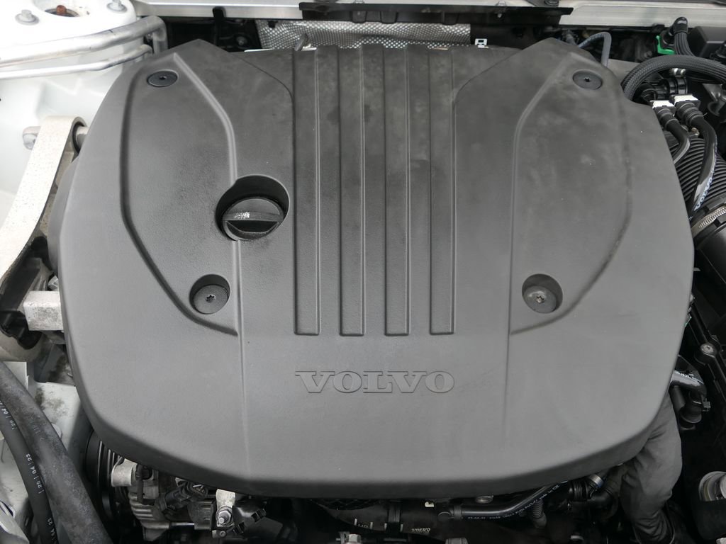 Used 2024 Volvo XC60 B5 Plus image 29