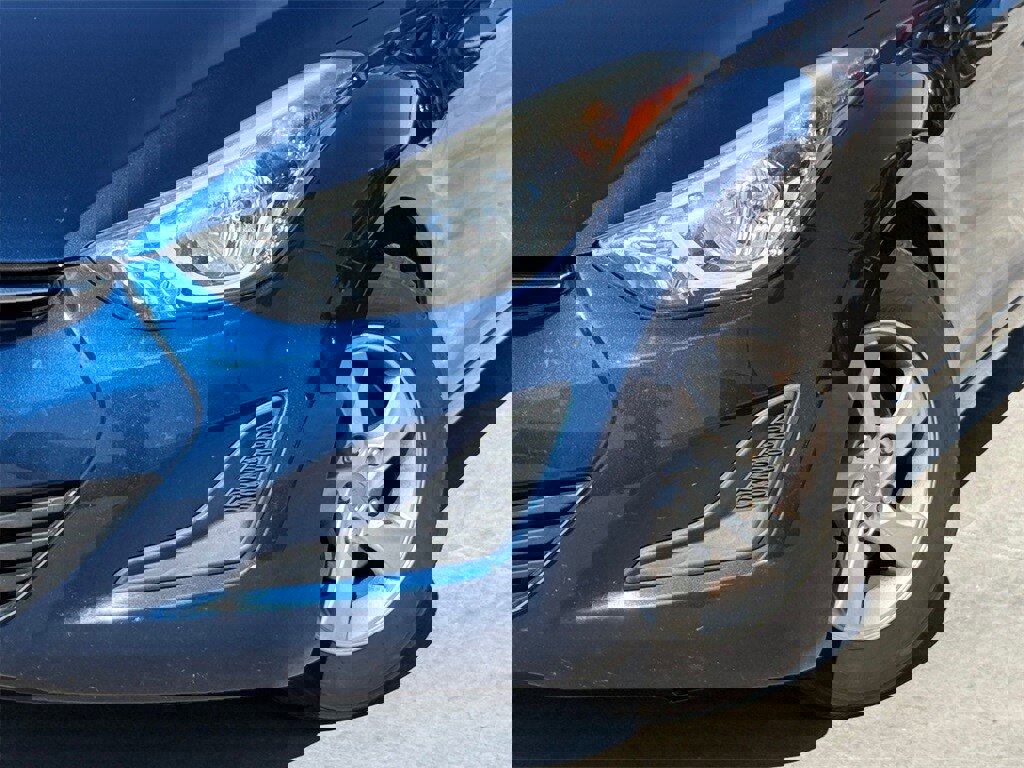 Used 2015 Hyundai Elantra SE image 2