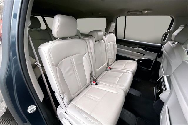 Used 2024 Jeep Wagoneer L Series II w/ Flexible Seating Group image 17